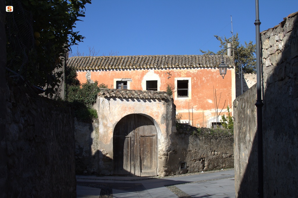 Barumini, centro storico, antica casa padronale